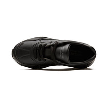 Load image into Gallery viewer, AKIII CLASSIC Praha Sneaker Mars Black