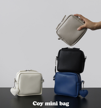 Load image into Gallery viewer, D.LAB Coy mini bag White
