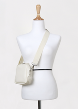 Load image into Gallery viewer, D.LAB Coy mini bag White
