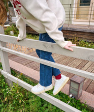 Load image into Gallery viewer, 23.65 VC Cream White Sneakers