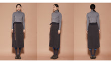 이미지를 갤러리 뷰어에 로드 , [2022 CAST] CCOMAQUE by DOLSILNAI Midi Pleated Skirt Gray
