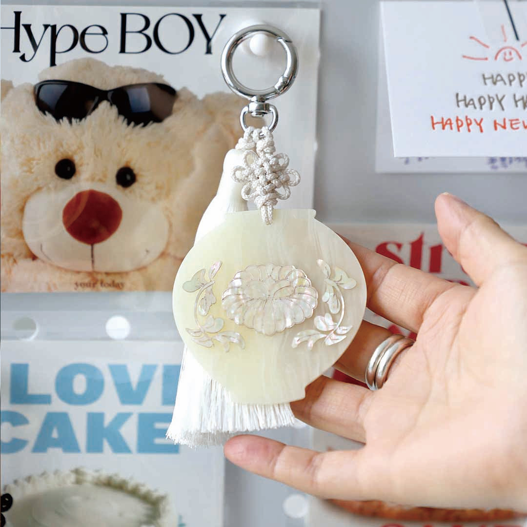 CLAB] SILKDONUT Mother-Of-Pearl Keychain – NOTAG GLOBAL