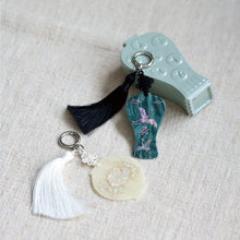 Load image into Gallery viewer, [CLAB] SILKDONUT Mother-Of-Pearl Keychain
