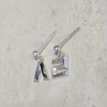 Load image into Gallery viewer, [CLESSIDRA] Hangeul Silver Earring

