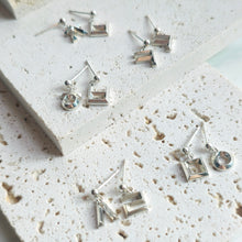 Load image into Gallery viewer, [CLESSIDRA] Hangeul Silver Earring
