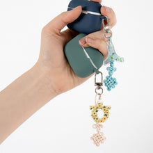 Load image into Gallery viewer, [LANFORAL] Language For All Hangeul x Traditional knot key chain
