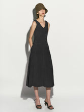 Load image into Gallery viewer, [RE RHEE] Crinkled Sleeveless Midi Dress
