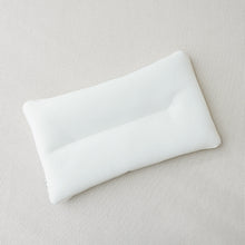 이미지를 갤러리 뷰어에 로드 , CHEZ-BEBE Mesh Middle Pillow (White)
