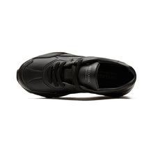 Load image into Gallery viewer, AKIII CLASSIC Praha Sneaker Mars Black
