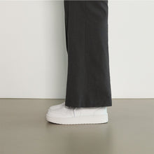 Load image into Gallery viewer, POSE GANCH Match All White Sneakers

