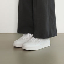 Load image into Gallery viewer, POSE GANCH Match All White Sneakers
