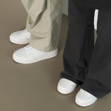Load image into Gallery viewer, POSE GANCH Match All White Sneakers

