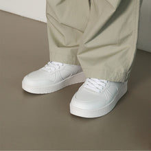 Load image into Gallery viewer, POSE GANCH Match All White Sneakers
