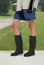 Load image into Gallery viewer, 23.65 Rain Boots Black
