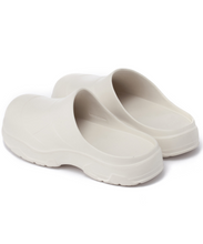 이미지를 갤러리 뷰어에 로드 , 23.65 Baguette Rubber Clogs Ecru Cream
