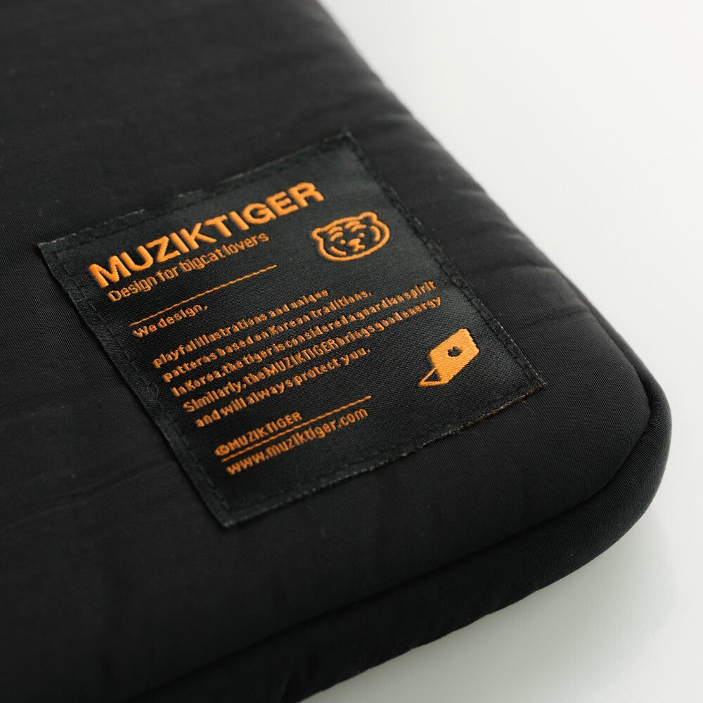 【MUZIK TIGER】Sitting Tiger Laptop/Tablet Pouch(M)_12~14 MUZIK TIGER Sitting Tiger Laptop/ Tablet Strap Pouch Black