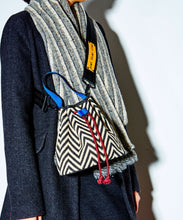 Load image into Gallery viewer, HOLLY LOVES LOVE ZIGZAG JORI BAG
